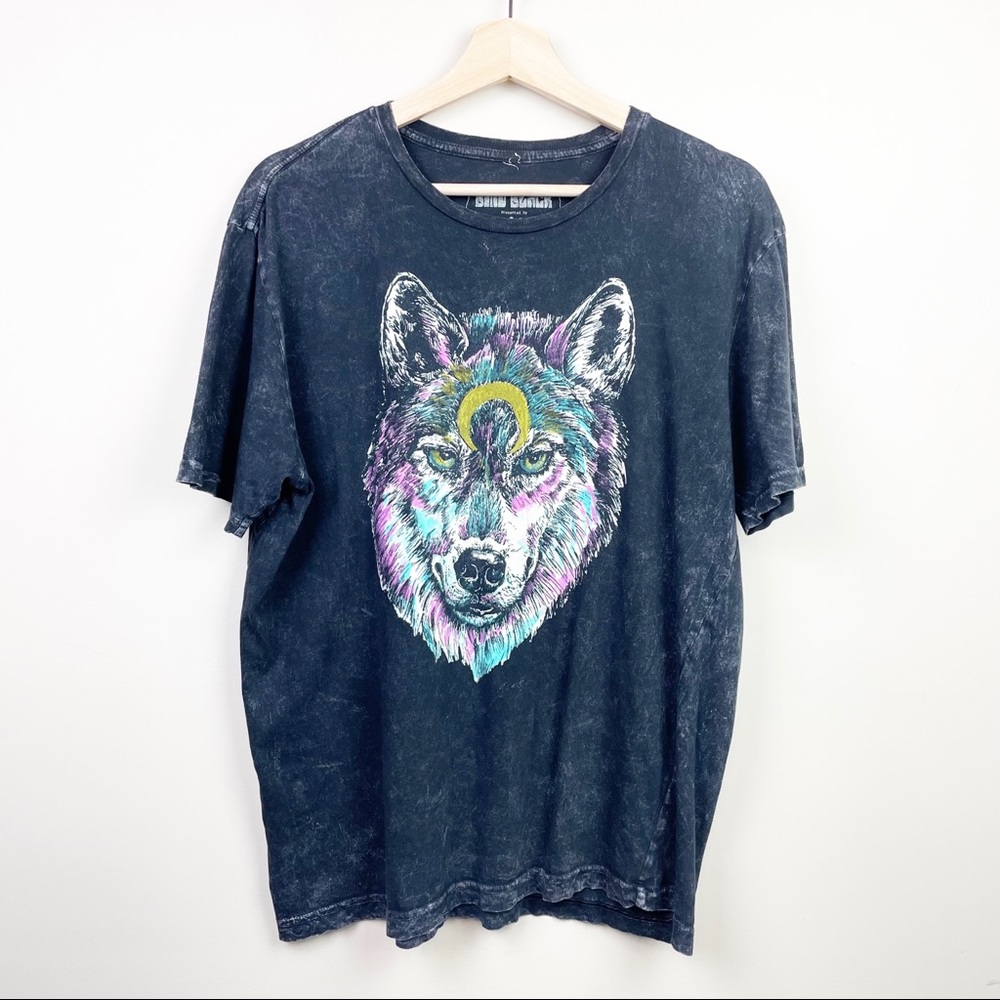 Graphic Tee Shirt Large Wolf Animal Boho Mystical Acid Wash Faded Distressed